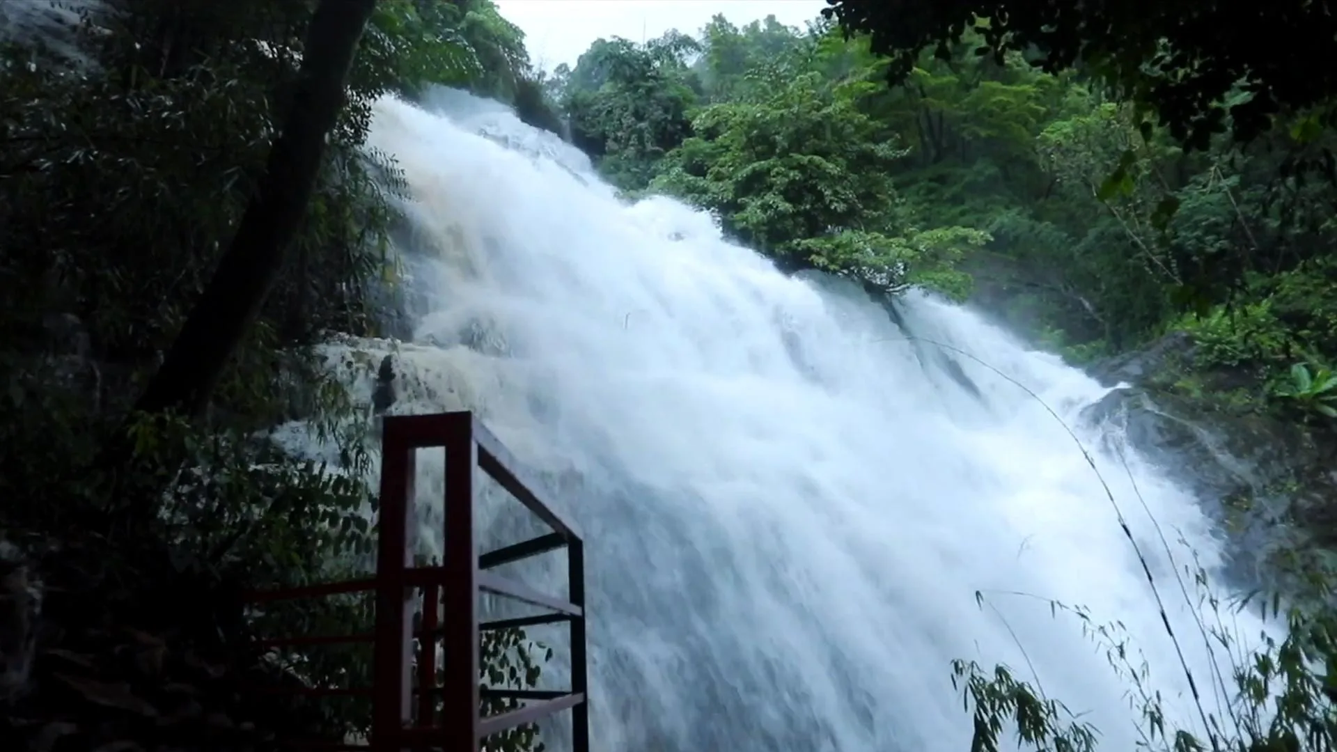 Alakapuri Waterfalls