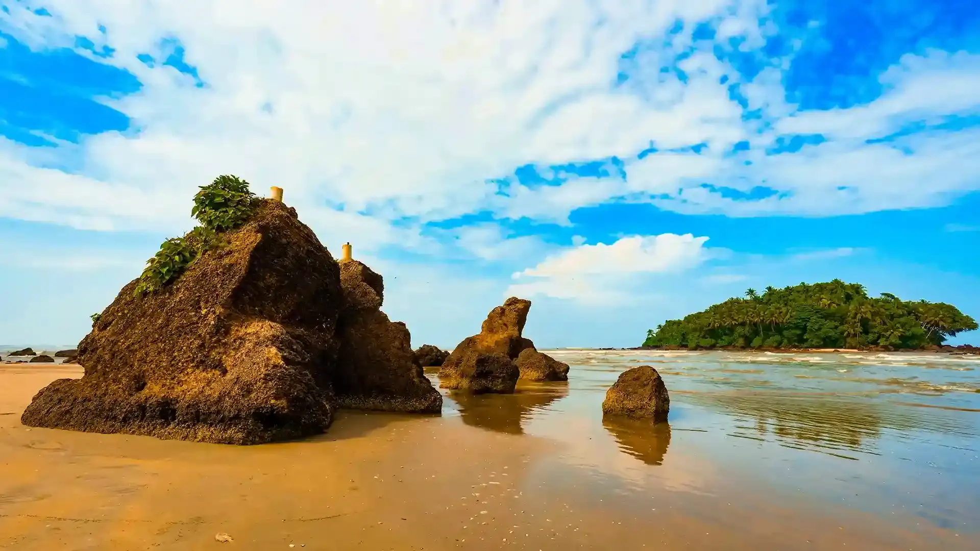 Dharmadam Beach