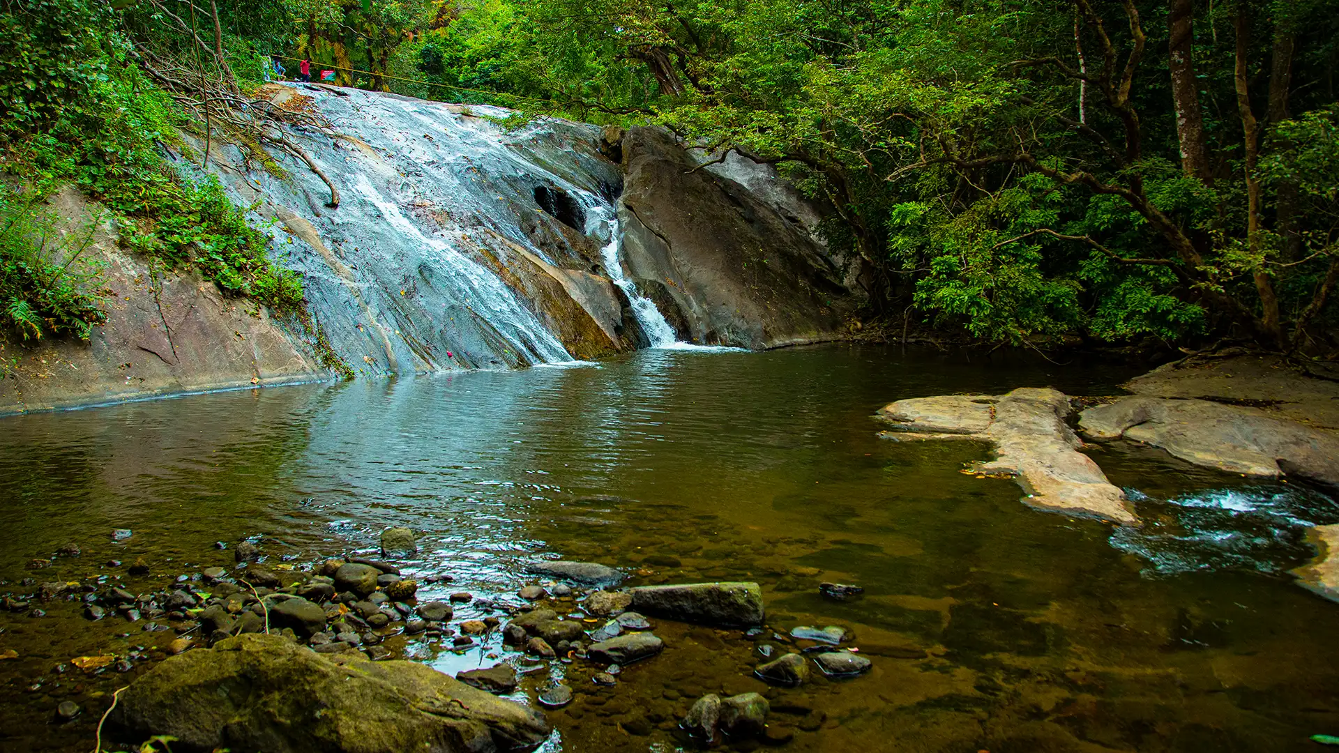Dhoni Waterfall