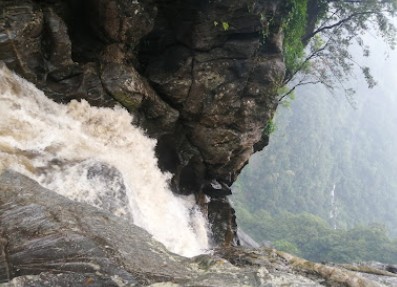 Sight seeing, Urakuzhi Water fall, dam at Kakkayam - Photo 2