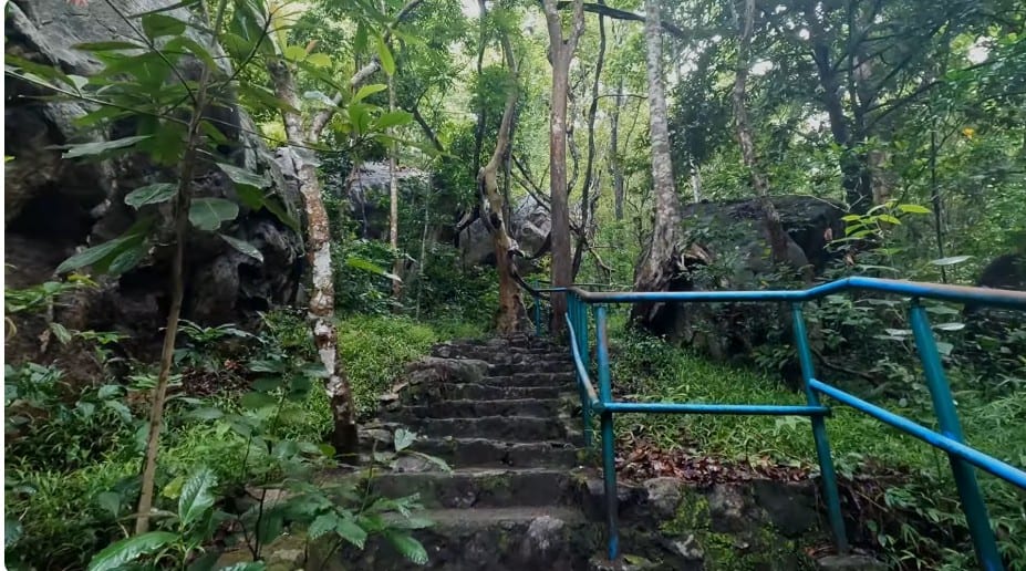 Kudukkathupara- Sightseeing at Kudukathupara - Photo 2