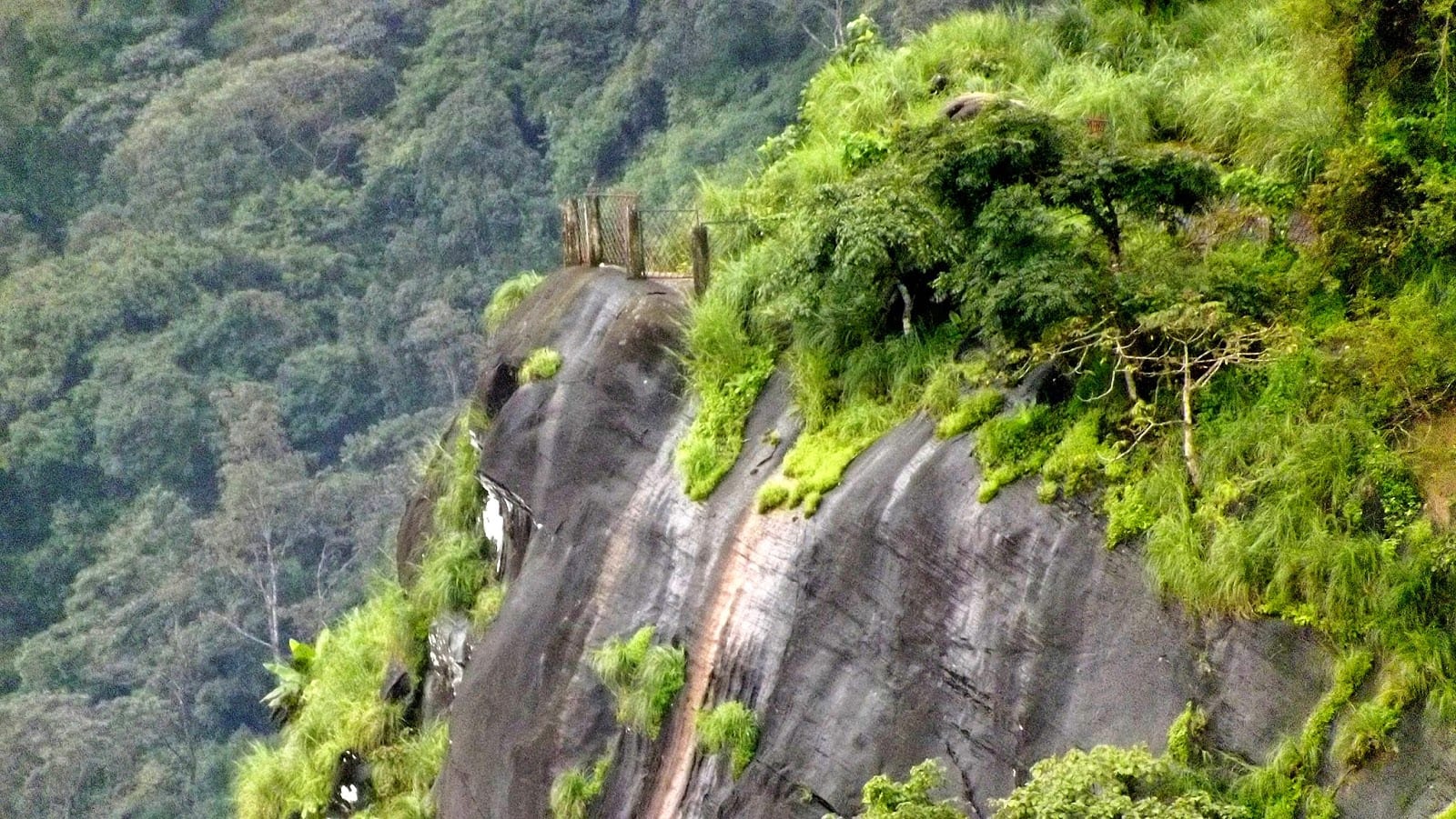 Entry to View Point at Sasippara - Photo 2
