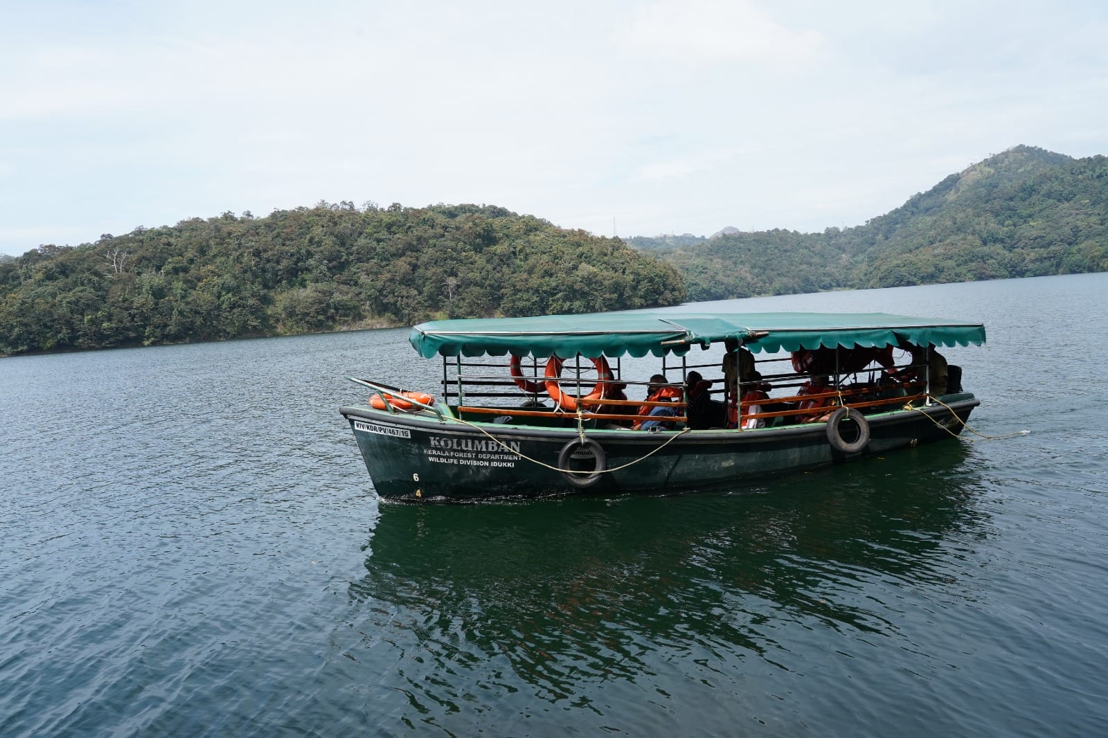 Boating at Idukki dam at Idukki Wildlife Sanctuary