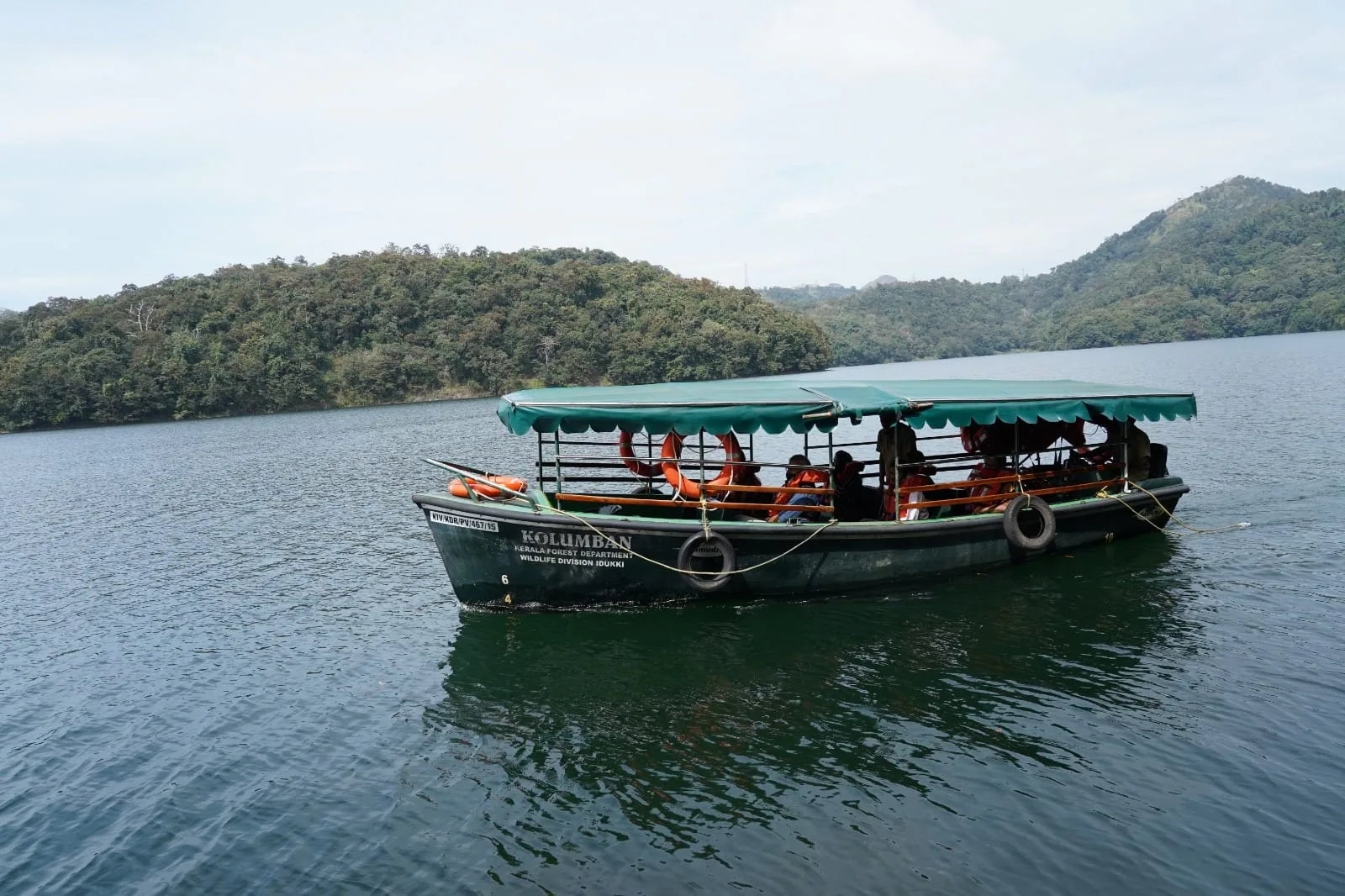 Boating at Idukki dam at Idukki Wildlife Sanctuary